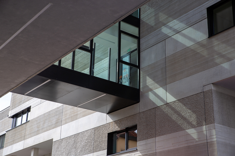 Fachbereich Chemie und Physik der Materialien Gebäude außen Glasdurchgang