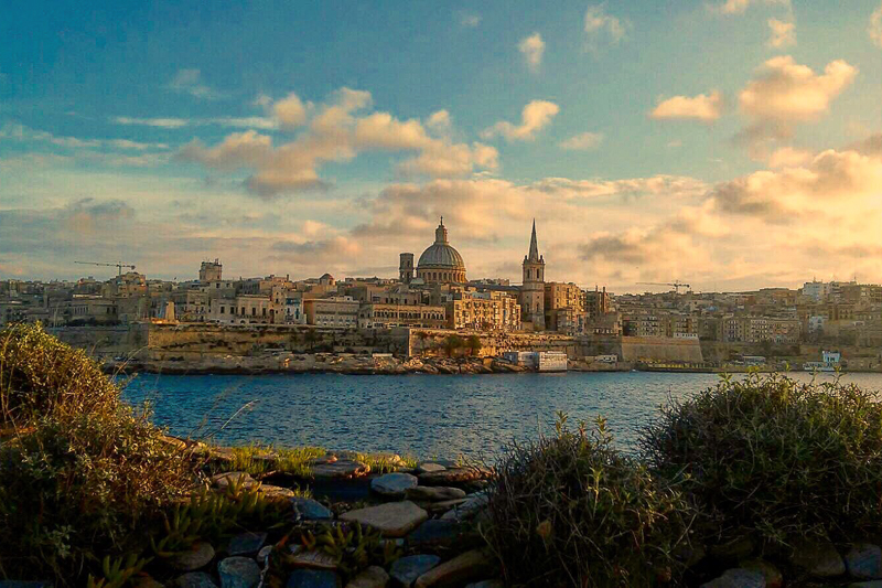 Panoramaufnahme an Maltas Küste