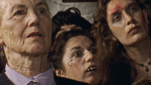 drei gruselige Frauenköpfe aus dem Film Die Kinder der Toten