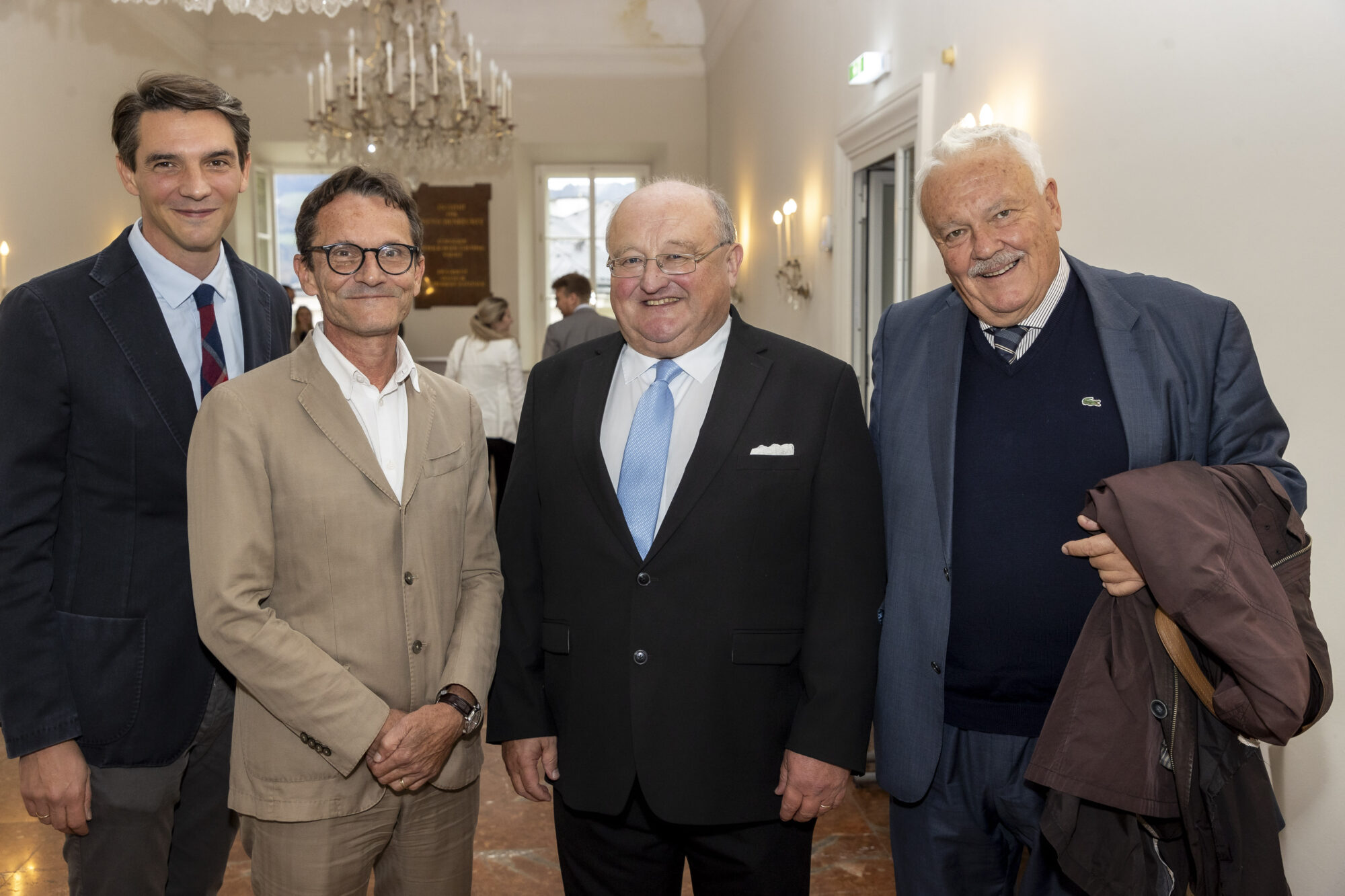 Foto v.l.n.r.: Vizerektor Elias Felten, Rektor Bernhard Fügenschuh, Professor Kurt Schmoller und Dekan Michael Rainer. Fotonachweis: Kolarik