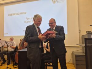 Festschriftverleihung an Prof. Mosler