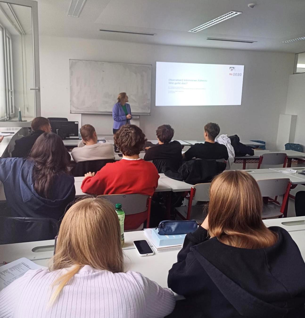 Schüler:innen bei Workshop