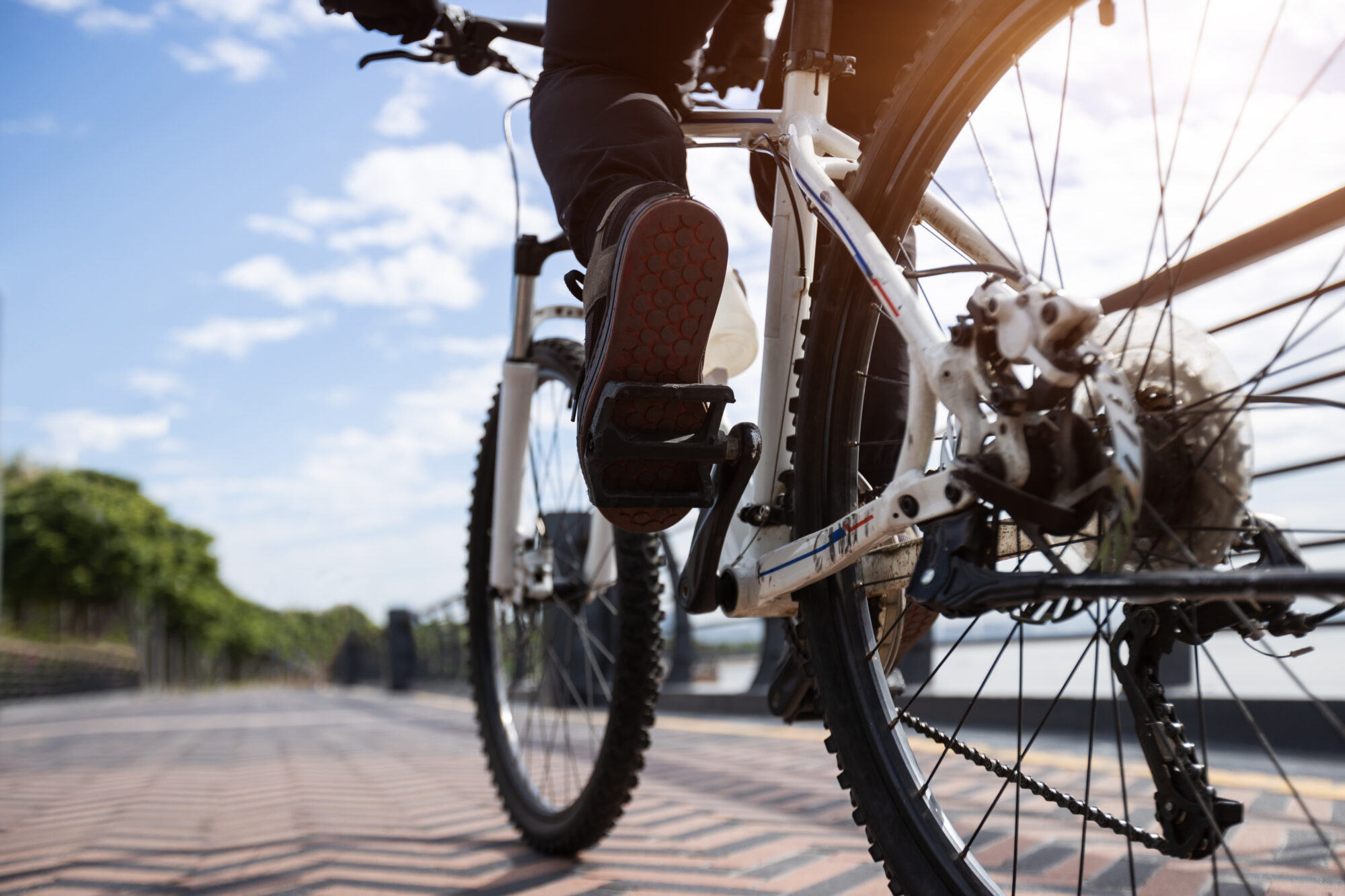 Person fährt am Fahrrad